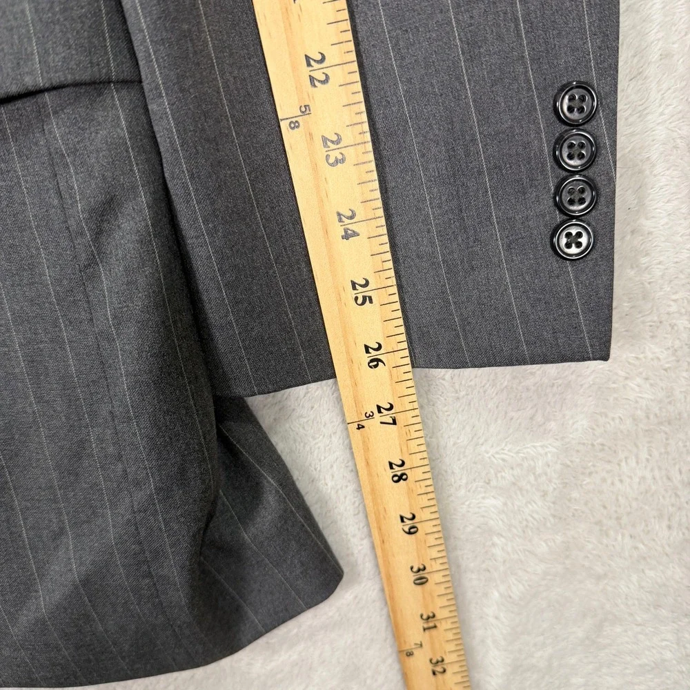 Jos A Bank Mens 44L Suit Signature Collection Gray Pinstripe Wool 2-Button 40x32